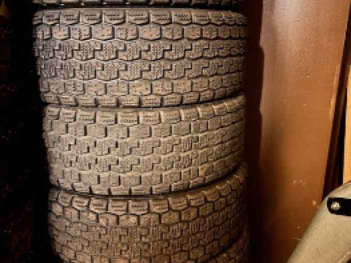 Lot Pneus Michelin thermo et clous 17 pouces 1