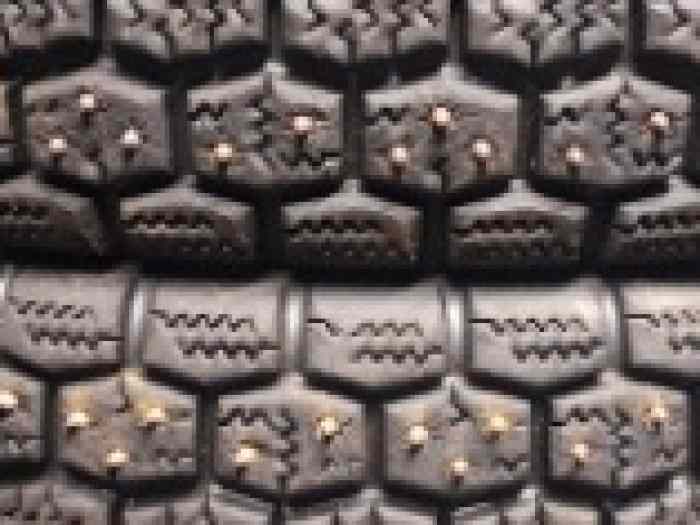 pneus en 16 thermo et cloutés michelin 1