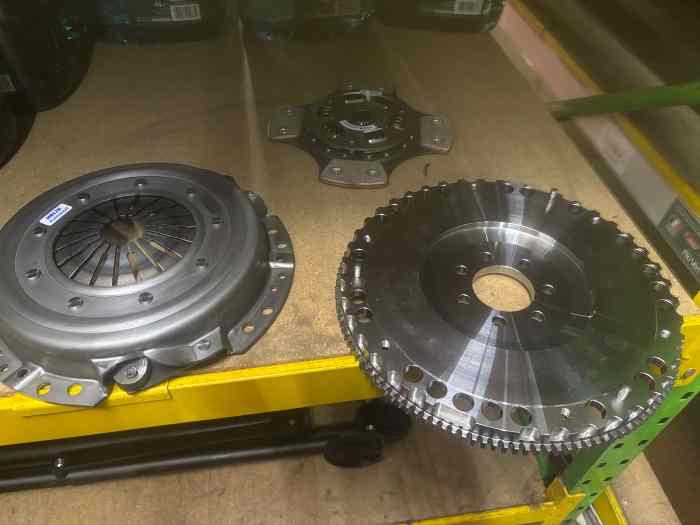 Kit embrayage et volant moteur clio Wi...