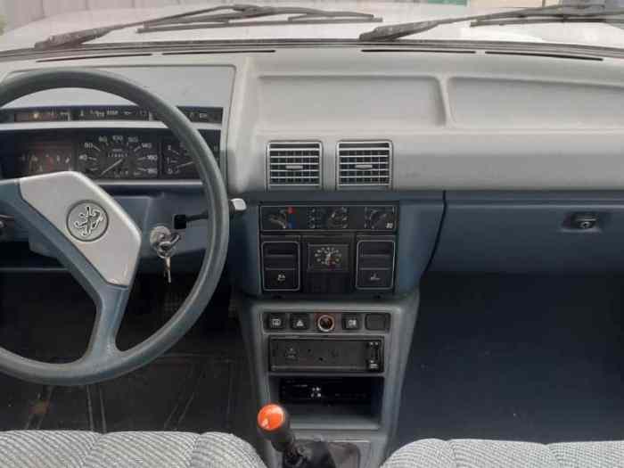Divers pièces Peugeot 305 SR 2