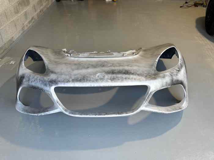 Masque avant Lotus exige V6 3