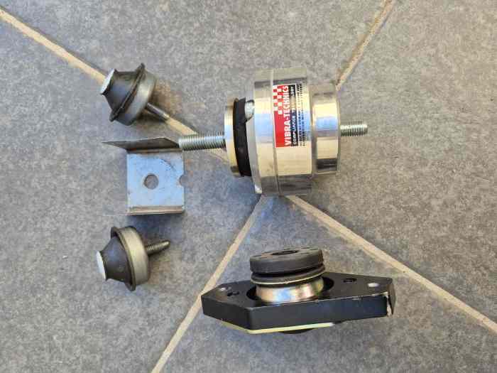 SUPPORT MOTEUR+BOITE 206RC 1