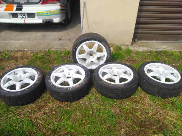 Vend jantes 17 pouces mitsubishi ou bm...
