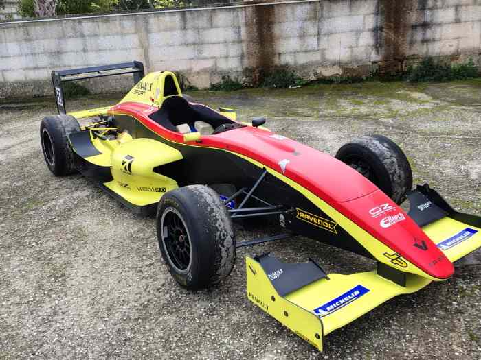 Formula Renault 2000cc Tatuus 2009 plus spare parts 0