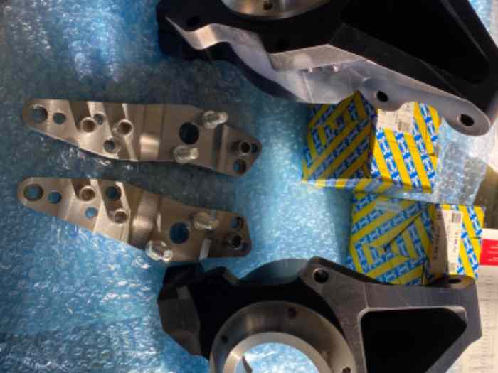 Pivots Ford cosworth