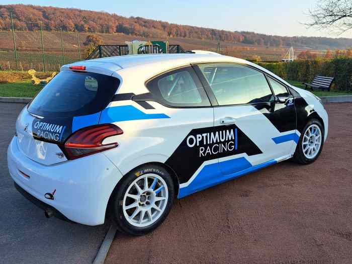 Location Peugeot 208 R2