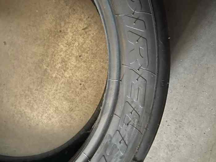 Pneus Slick Pirelli PZero DHH 225 625 17 neufs 2