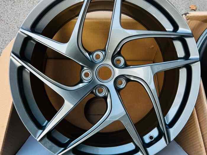 Jeu de jantes 812 SUPERFAST pour Ferrari 12 cylindres 1
