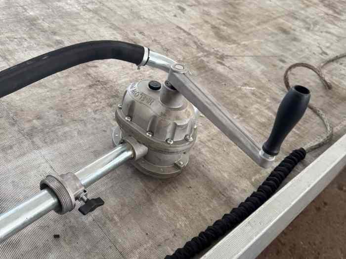 Pompe à essence rotative avec raccord 0