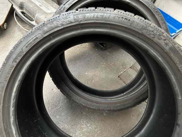 PNEUS NEIGE 2 245/35/R20 95 W & 2 275/30/R20 97W RUN FLAT avec étoile neige 2