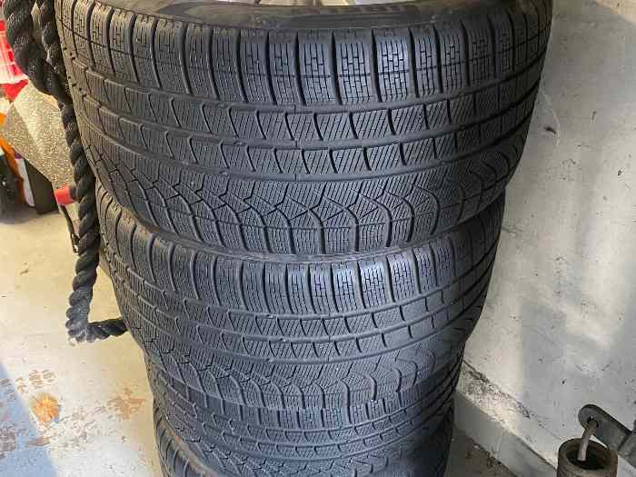 4 Jantes Porsche pour 911 avec 4 pneus neige PIRELLI P ZÉRO winter 4