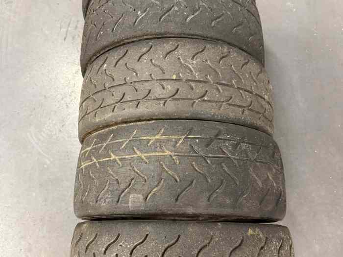 Lot 5 pneus hankook t71 200/610/16