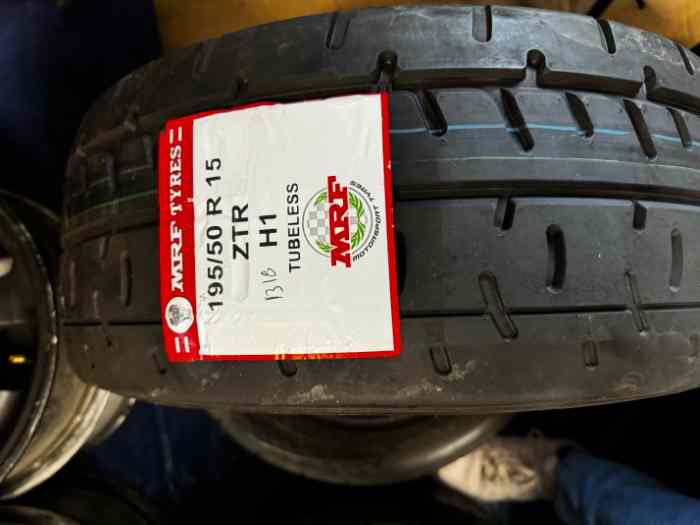 2 pneus MRF ZTR h1 15p neuf