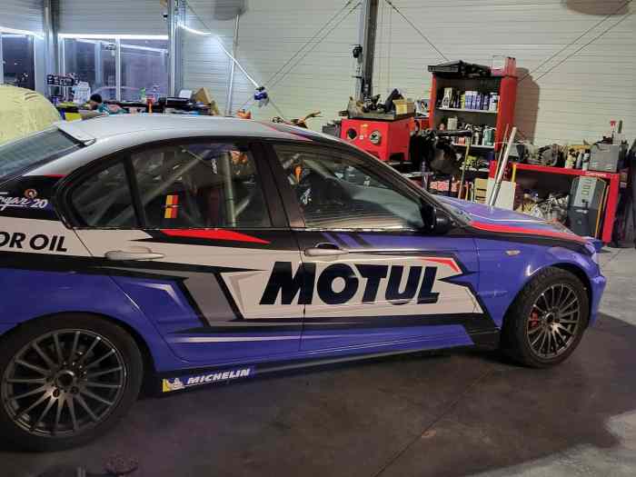 Location BMW E46 330 i 270 cv boîte 6 SAMSONNAS 1
