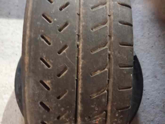 2 pneus Michelin 31 19 60. 16 2