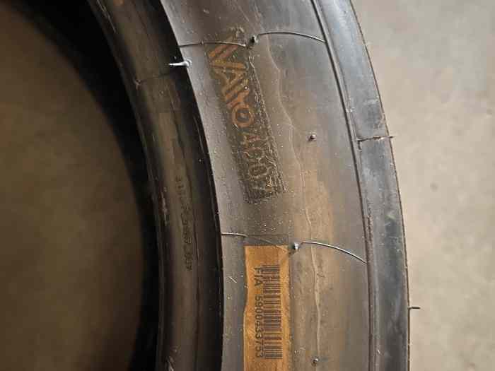 Pneus Slick Pirelli PZero DHH 225 625 17 neufs 1