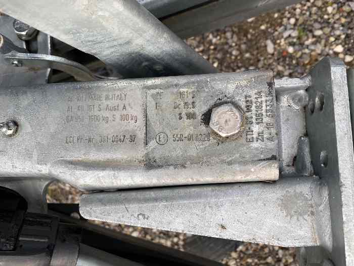 Vend remorque fermée 1600 kg 3