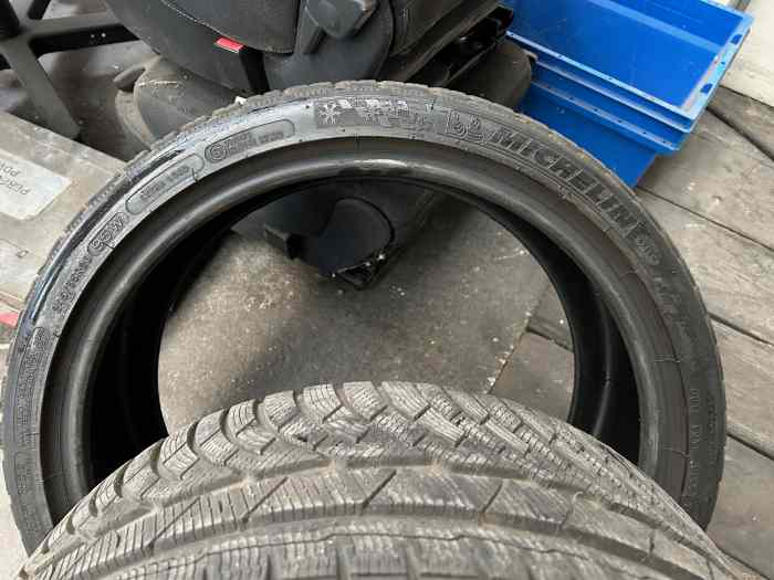 PNEUS NEIGE 2 245/35/R20 95 W & 2 275/30/R20 97W RUN FLAT avec étoile neige 3