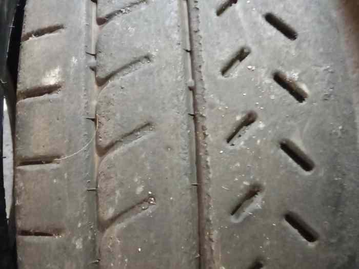 2 pneus Michelin 31 19 60. 16