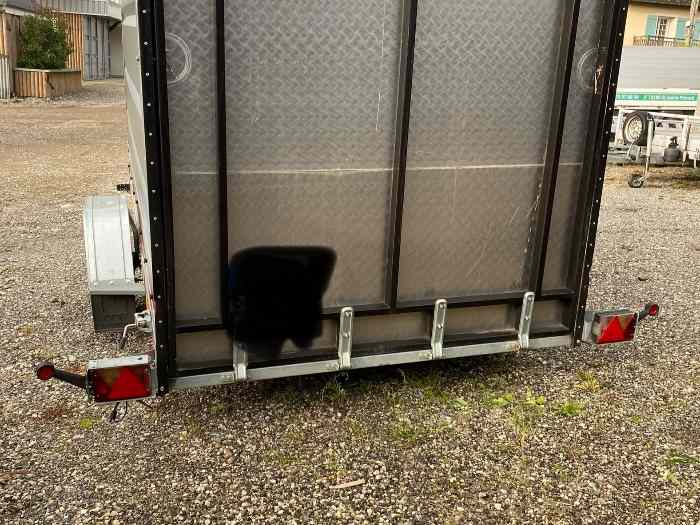 Vend remorque fermée 1600 kg 2