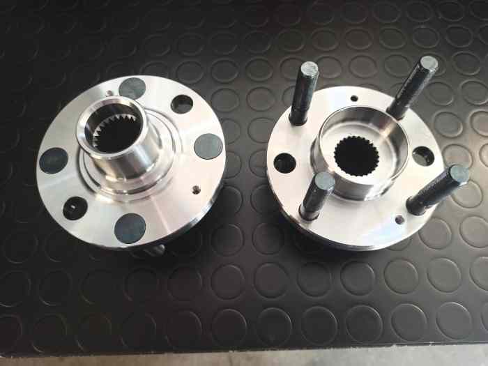 Moyeux r 5 turbo arrière avec goujons