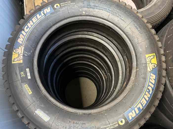 PNEUS CLOUS MICHELIN 15 POUCE