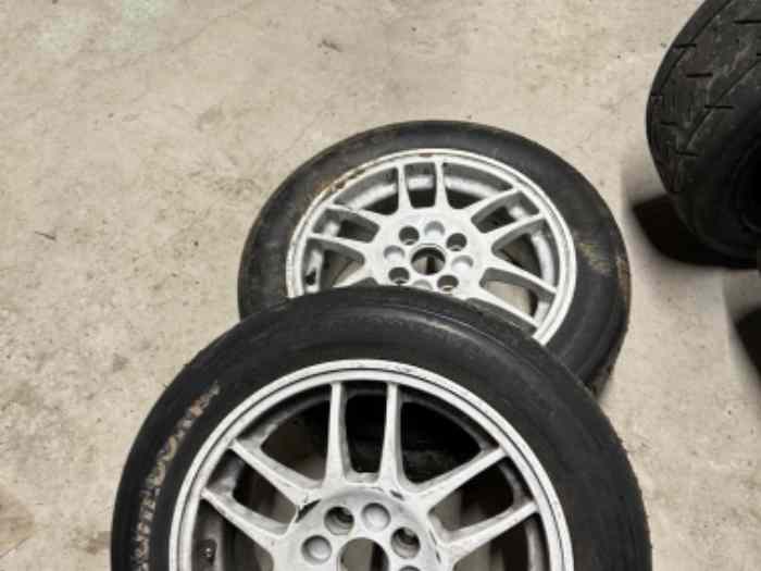 Pneu rallye