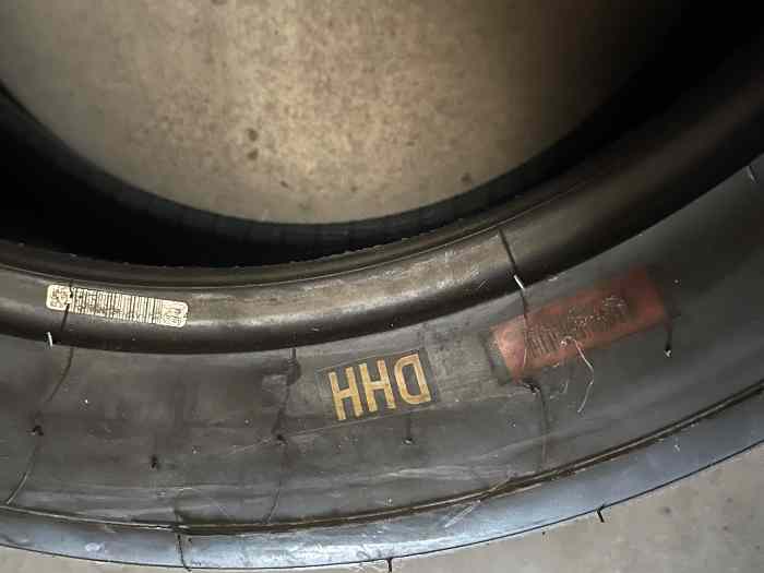 Pneus Slick Pirelli PZero DHH 225 625 17 neufs 4