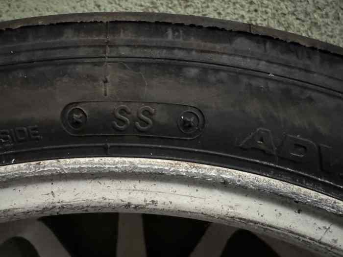 4 ROUES CLIO R3MAX ET41 -JANTES SPEEDLINE CORSE+ PNEUS YOKOHAMA 3