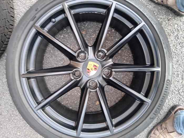 4 ROUES NEIGE PORSCHE 911 MODELE 992 CARRERA S 1