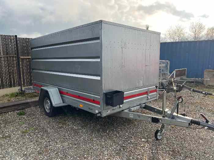 Vend remorque fermée 1600 kg
