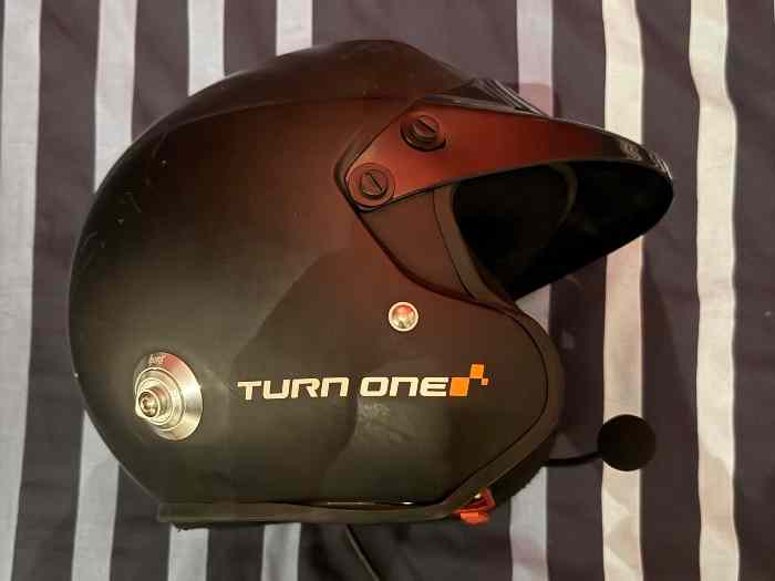 Casque turn one 1