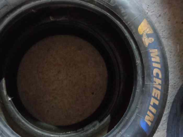 2 pneus Michelin 31 19 60. 16 1