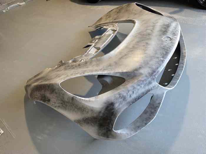 Masque avant Lotus exige V6