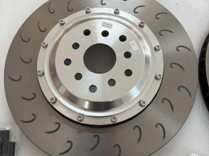 Propose Disques de freins sur bols et kit complet freinage sur mesures pour voitures toutes marques. 3