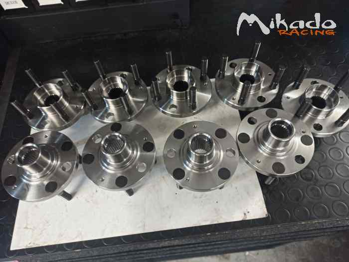 Moyeux r 5 turbo arrière avec goujons – photo 5 sur 6