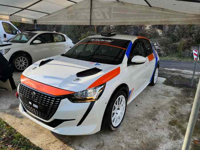 208 Rally4 RC4 Full Evo Comme neuve 0