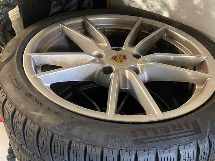 4 Jantes Porsche pour 911 avec 4 pneus neige PIRELLI P ZÉRO winter 1