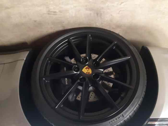 4 ROUES ETE PORSCHE 911 MODELE 992 CARRERA S 1