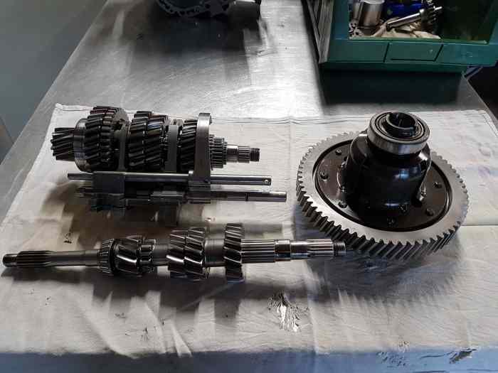 boite de vitesse BE3/6 crabots SADEV Vends boite BE3/6 crabot SADEV reviser avec autobloquant 3