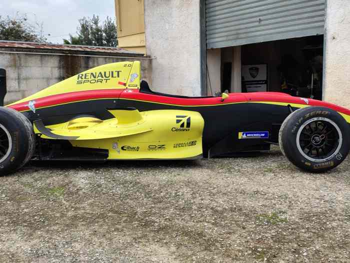 Formula Renault 2000cc Tatuus 2009 plus spare parts 5