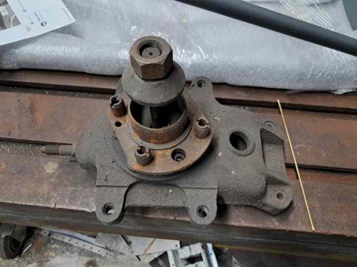 Porte moyeu avant dallara