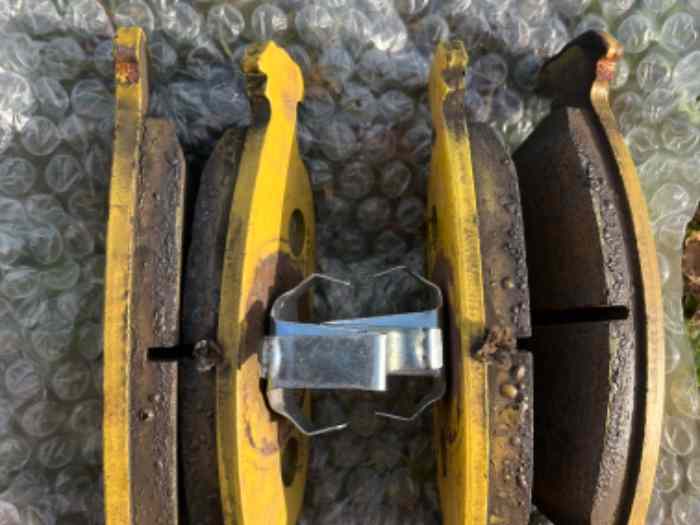 Plaquettes Yellow stuff etrier 106 s16
