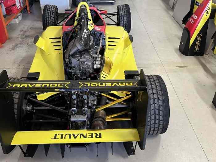 Formula Renault 2000cc Tatuus 2009 plus spare parts 1
