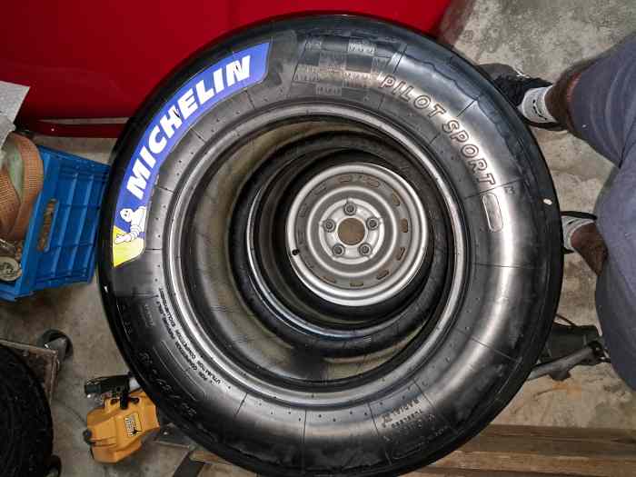 Pneus Michelin sc5+ neufs 3