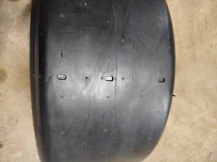 4 pneus neufs Avon A60 1