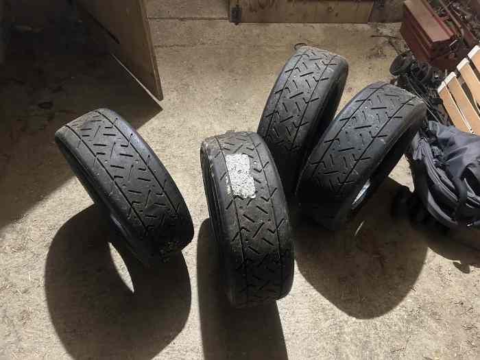 Pneu hoosier 15 pouces neuf