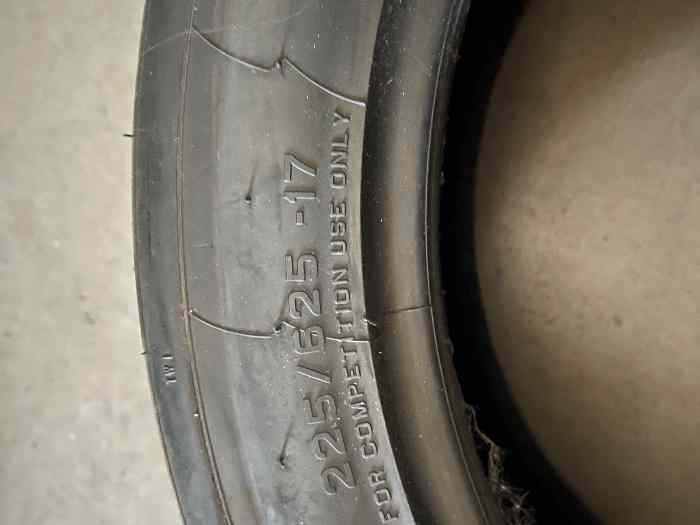 Pneus Slick Pirelli PZero DHH 225 625 17 neufs 3
