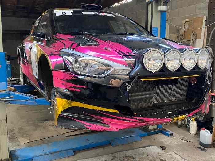 A LOUER HYUNDAI R5 4