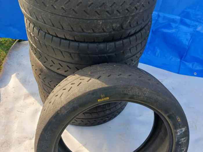 Pneu Michelin 21 et 11